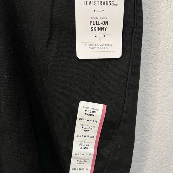 NWT Levi’s Pull On Skinny size 24s (37X28) - Picture 2 of 6